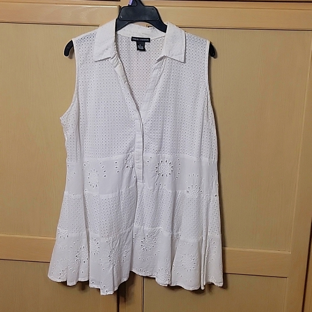 Chelsea & Theodore women's top